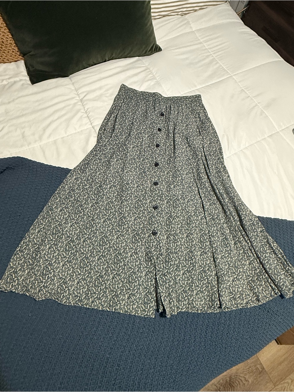 Floral Button-Front Midi Skirt in Navy